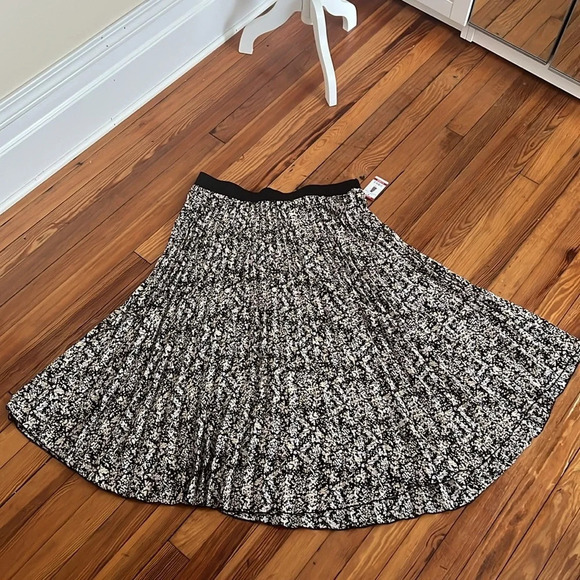 Vince Camuto Pleated Elastic Waist Circle Skirt Black/Yellow/Lavender - NWT - XL - Picture 8 of 8